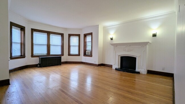 Building Photo - 1010 N Austin Blvd