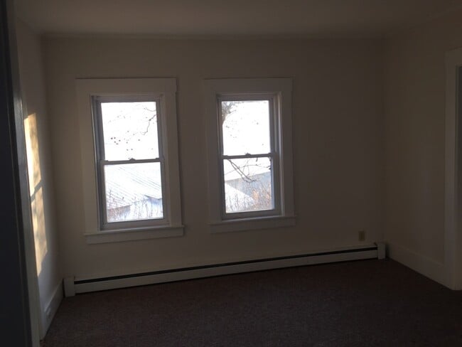 Building Photo - 158 S Main St