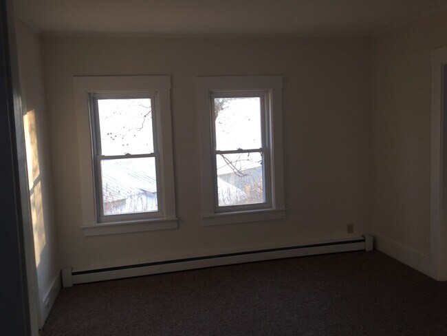Building Photo - 158 S Main St