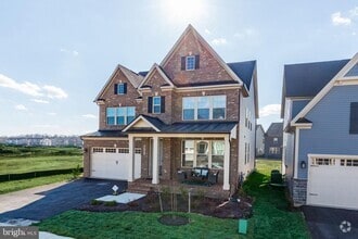Building Photo - 6547 Clubhouse Dr
