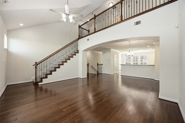Foto del edificio - 6363 Fairdale Ln