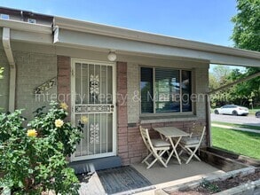 Building Photo - 2047 Meade St
