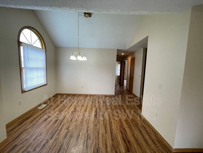 Building Photo - 1143 W Hummingbird Ln