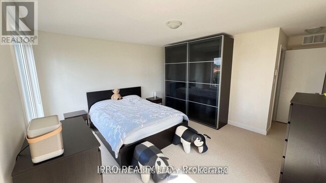Photo du bâtiment - 4020-4020 Parkside Village Dr
