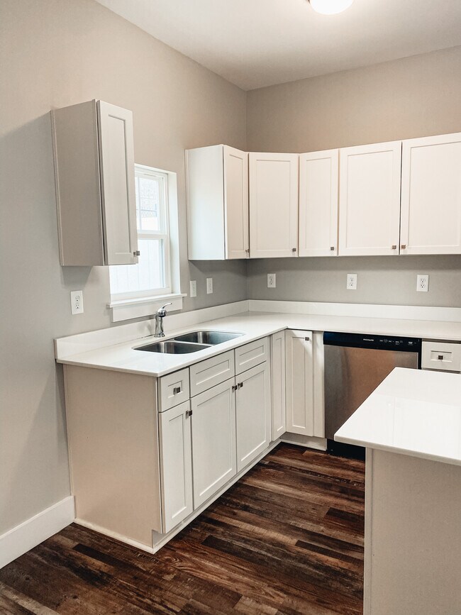 Building Photo - 250 Halo Dr