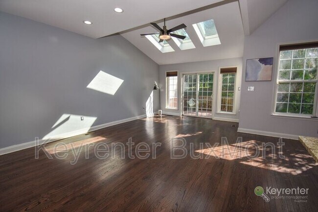 Foto del edificio - 109 Meadow View Ln