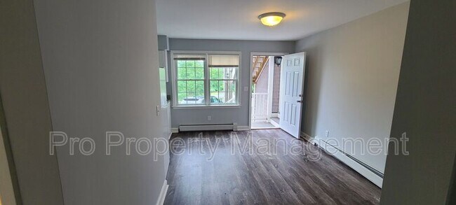 Building Photo - 127 Railroad St