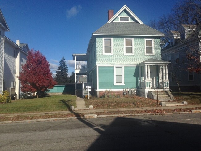 Building Photo - 384 Hanover St