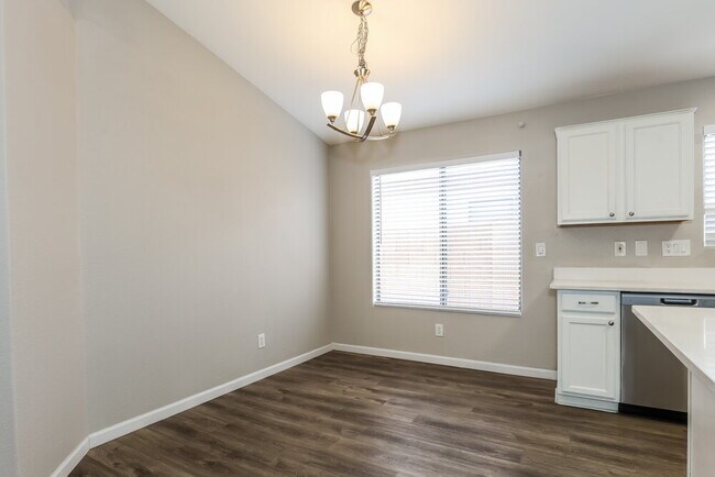 Foto del edificio - 10906 W Cambridge Ave