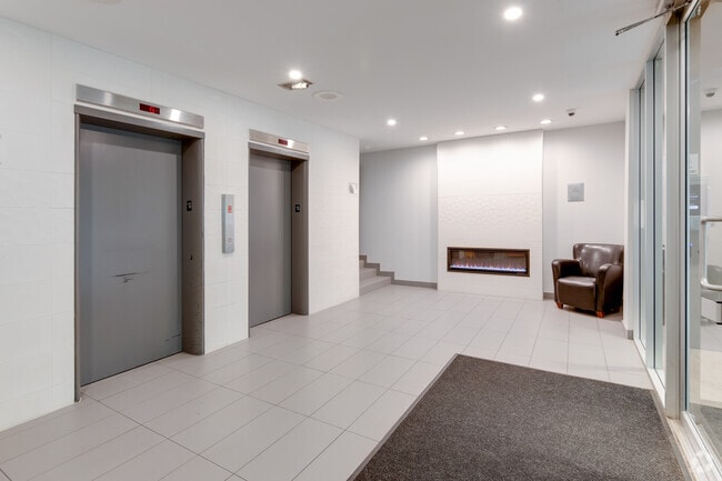 Lobby Photo - Connaught Apartments