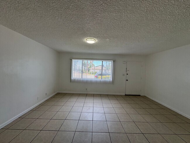 Foto del edificio - 3920-3932 Christmas Tree Ln