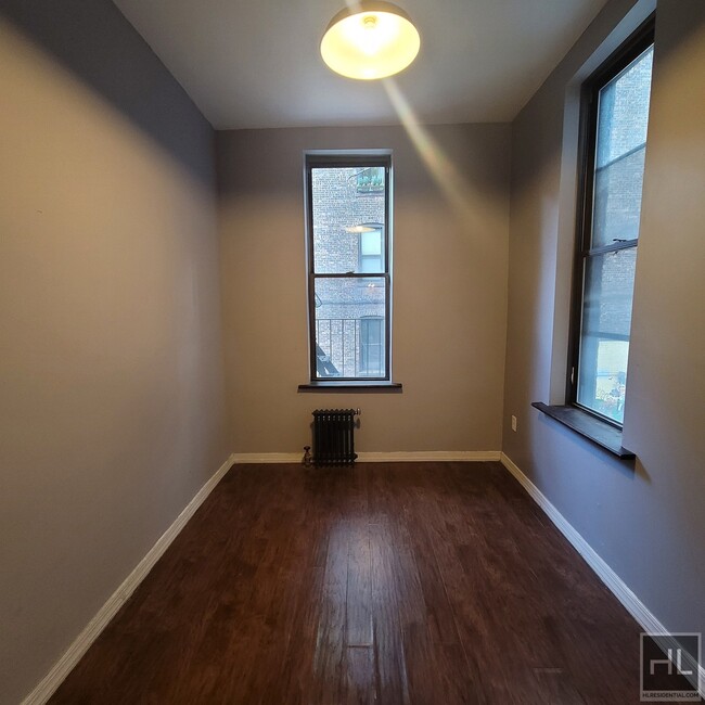 Building Photo - Large Renovated 1 Bedroom in Prime Park Slope