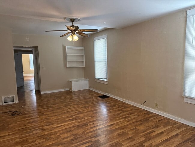 Foto del edificio - 209 N English Ave