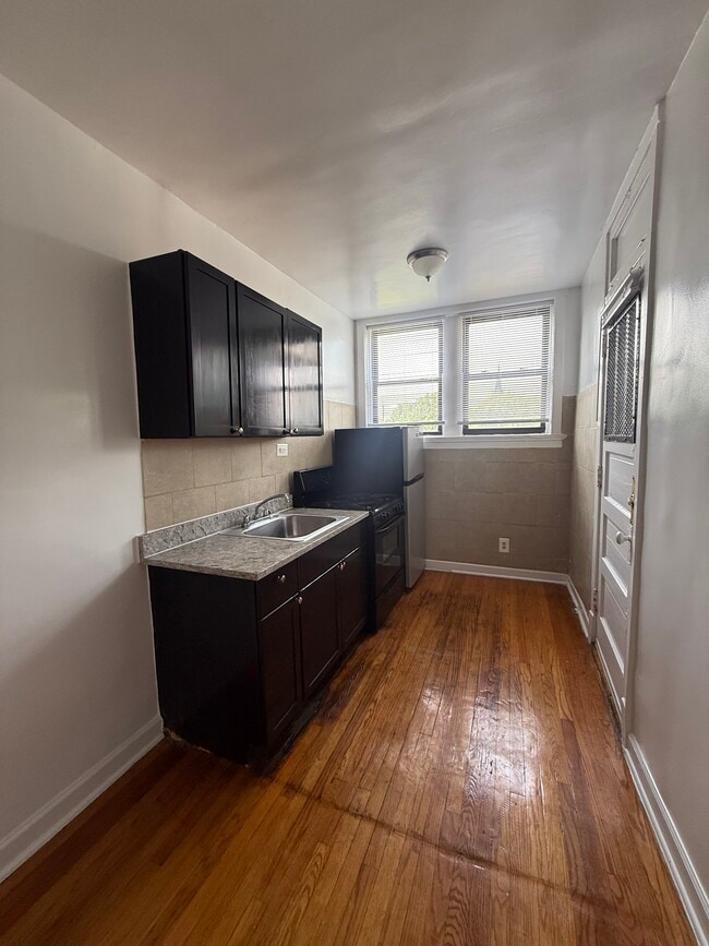 Building Photo - 6364-82 N Hermitage