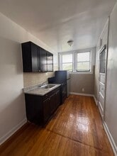 Building Photo - 6364 N Hermitage Ave