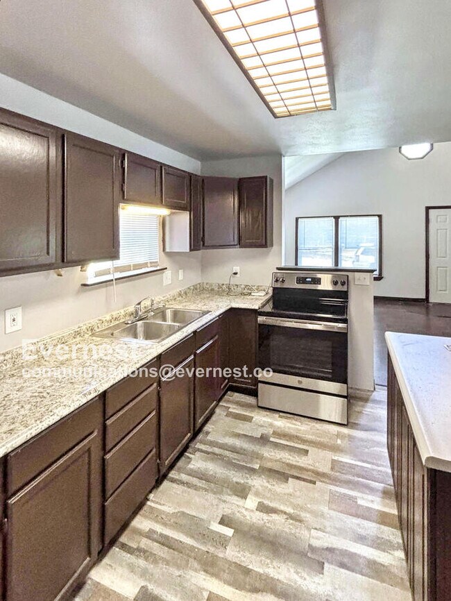 Foto del edificio - 7210 Eunice Ave