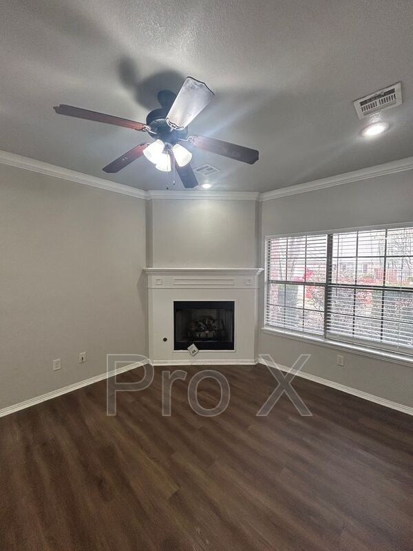 Building Photo - 2670 N Valencia Ave