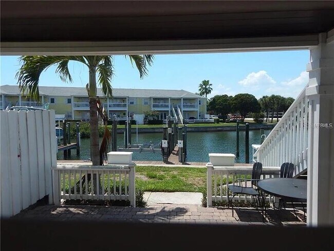 Building Photo - 4715 Coquina Key Dr SE