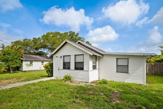 Won't Last! Apply NOW! App fee REDUCED $2... - Won't Last! Apply NOW!  App fee REDUCED $2... House