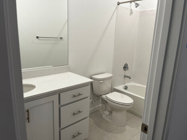 Foto del edificio - New 4 Bedroom Home with Next Gen Suite + S...