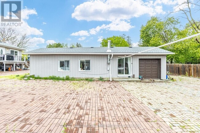 Building Photo - 235 Cedar Crescent