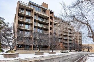 Building Photo - 245 N Vine St