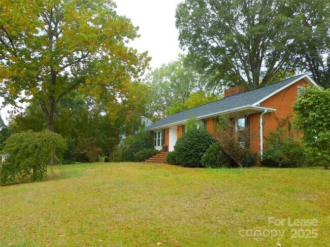 Building Photo - 8917 Nottoway Dr