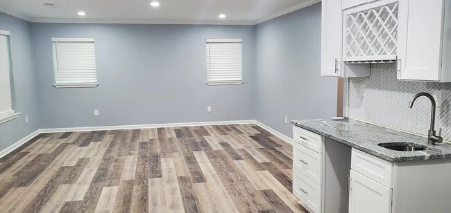 Building Photo - 3 bedroom 2 bath Westside Haven