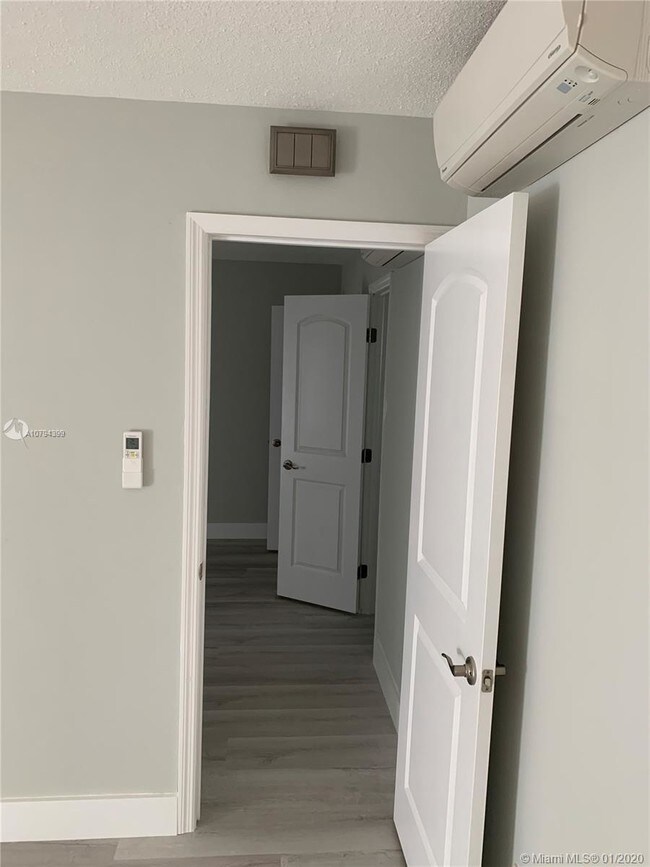 Foto del edificio - 821 N Victoria Park Rd