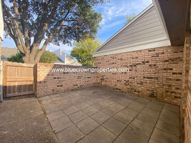 Foto del edificio - 2702 Stonecreek Pl