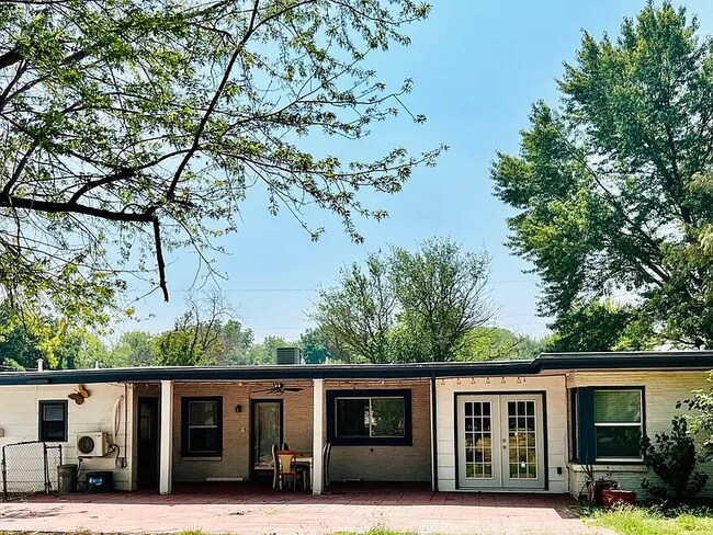Foto del edificio - 3808 E Mount Vernon St