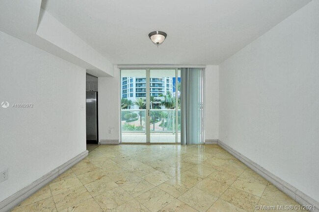 Foto del edificio - 5900 Collins Ave