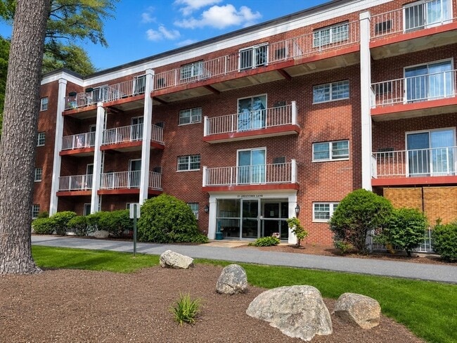 Building Photo - 25 Greentree Ln