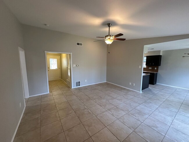 Building Photo - 12101 Scissortail Dr