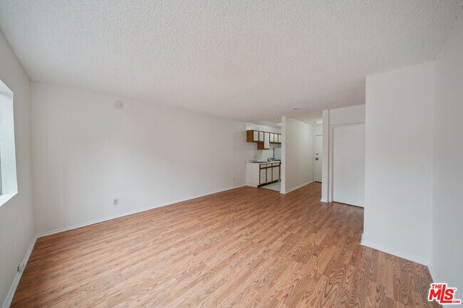 Foto del edificio - 6827 Leland Way
