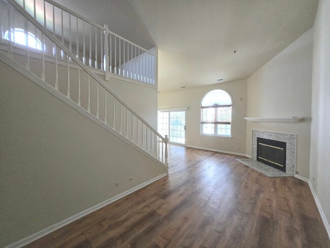 Building Photo - 5S455 Scots Dr
