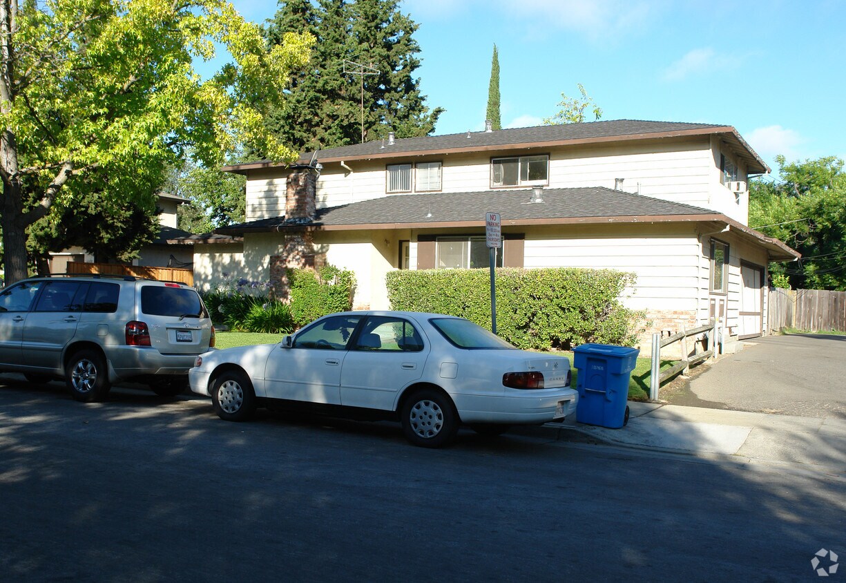 Building Photo - 10339 Greenwood Ct