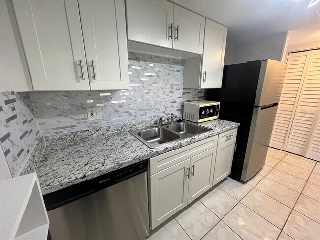 Foto del edificio - 5820 N Church Ave