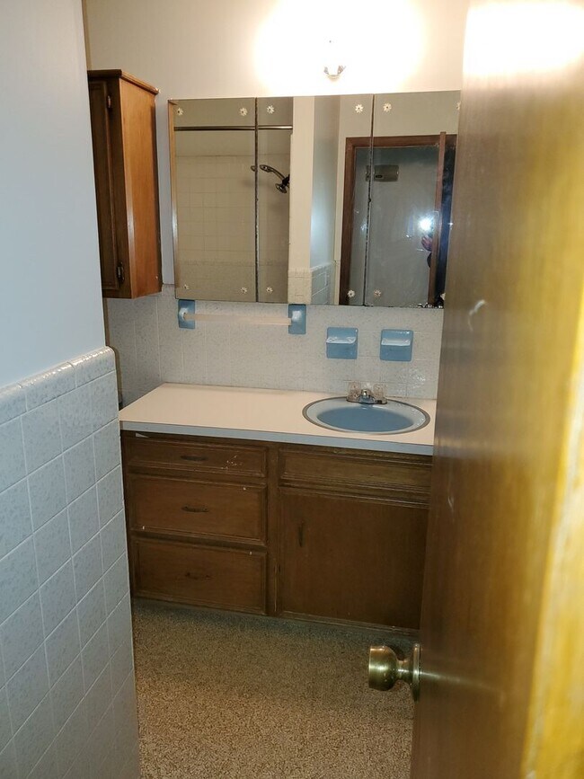 Foto del edificio - 1230 N Edwards