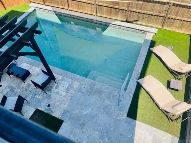 Foto del edificio - 1518 Tarley St