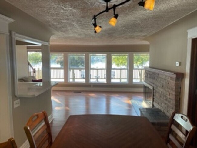 Building Photo - Lake Oakland Lakefront Home - 3 Bedroom 2 ...
