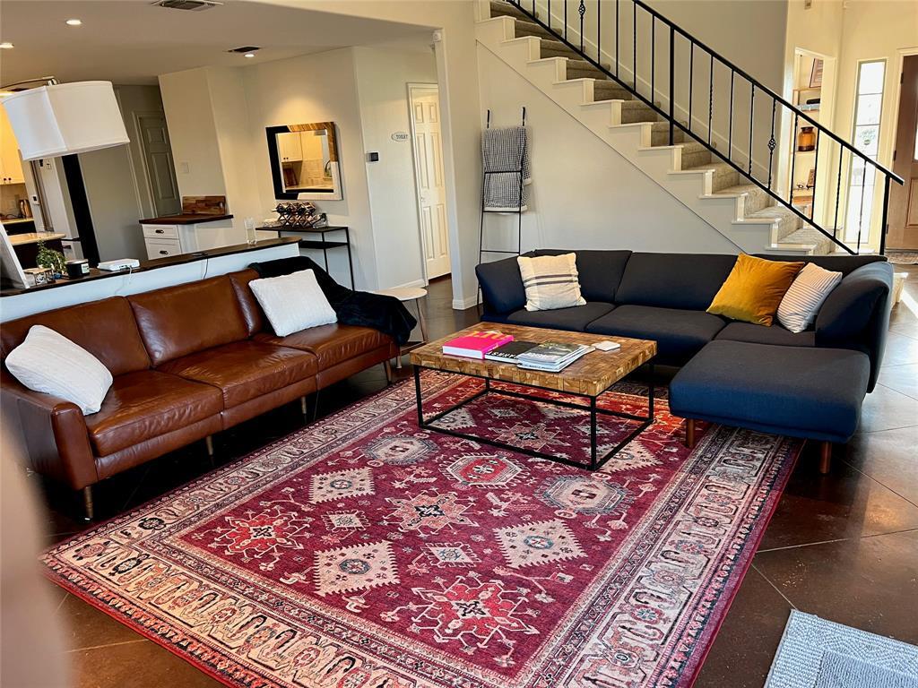 Foto principal - 17800 Village Dr