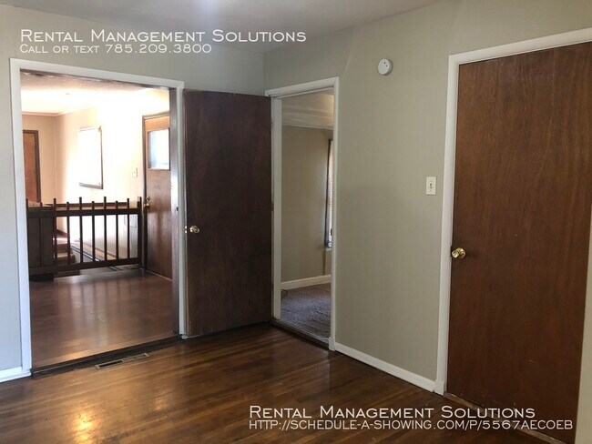 Building Photo - 1411 SW 30th- 5+ BED/2.5 BATH