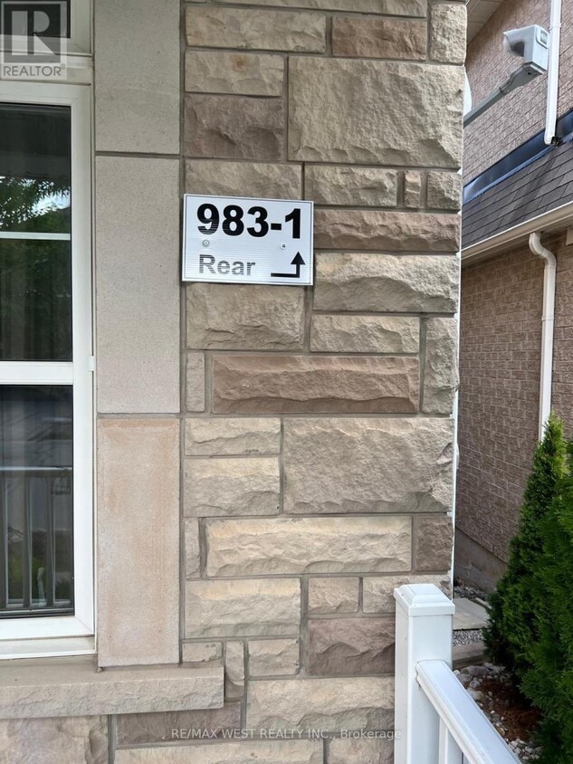 Photo principale - 983-1 Syndenham Ln