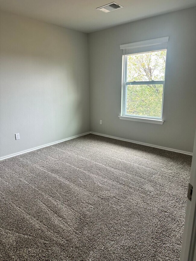 Foto del edificio - 1st Month Free!