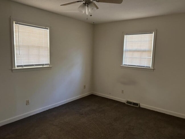 Building Photo - 608 Plum Dr