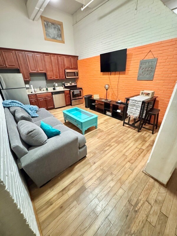 Building Photo - 114 Virginia St