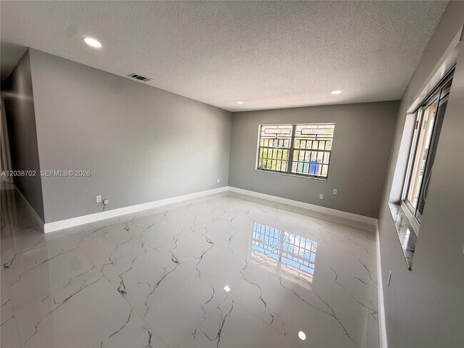 Foto del edificio - 252 NW 50th Ave
