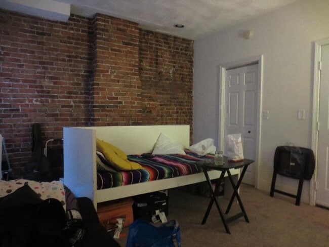 Building Photo - 212 Hemenway St
