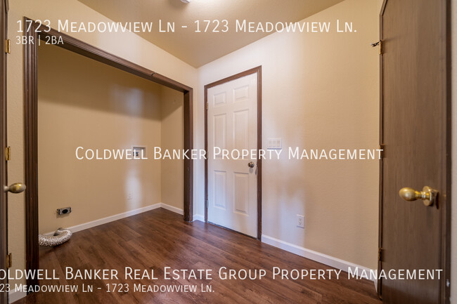 Foto del edificio - 1723 Meadow View Ln